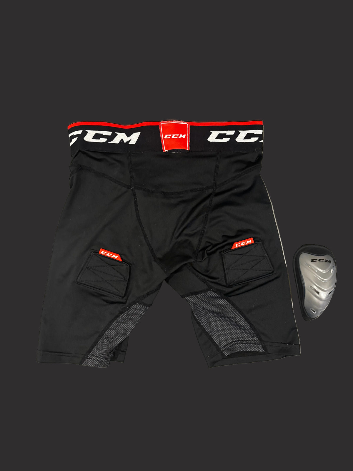 CCM Compression Shorts Junior XL mit Tiefschutz & Stutzen-Klett